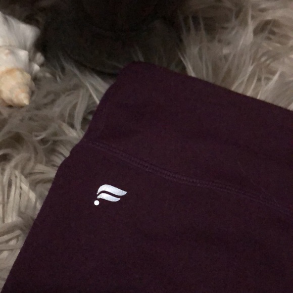 Fabletics Capri style-Eggplant-EUC - Picture 9 of 10